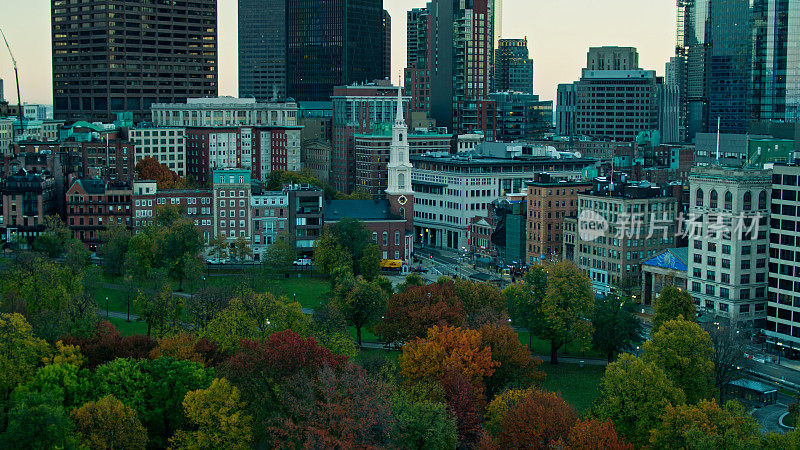 无人机拍摄的波士顿Common在日出