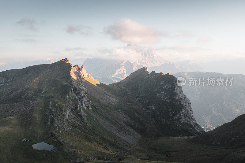 徒步到蒙德瓦尔，Dolomites，意大利阿尔卑斯山，意大利