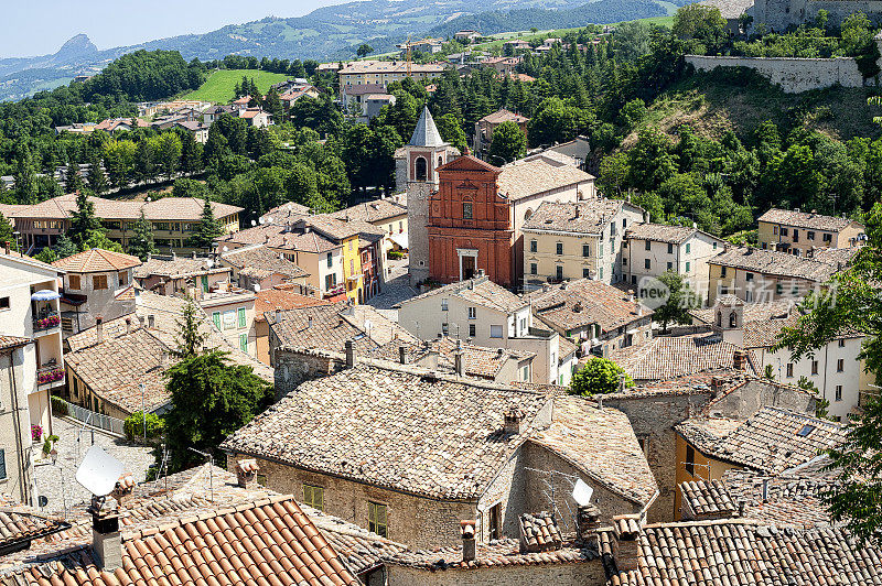 潘纳比利，蒙特费尔特罗(意大利)，老城的景色