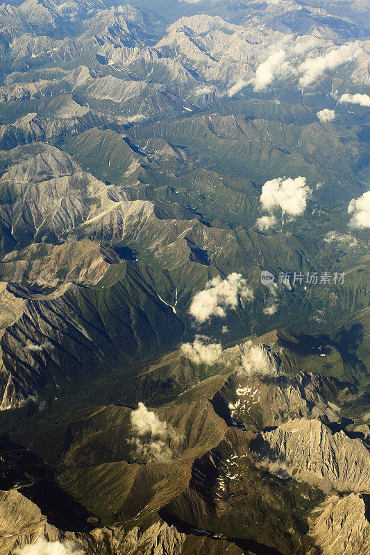 航拍:阿尔泰山麓