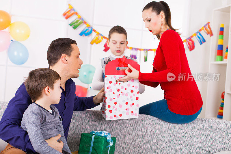 家庭庆祝生日