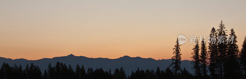 山日出全景