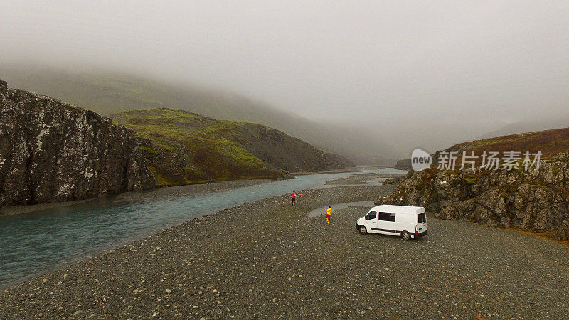 冰岛露营车露营。