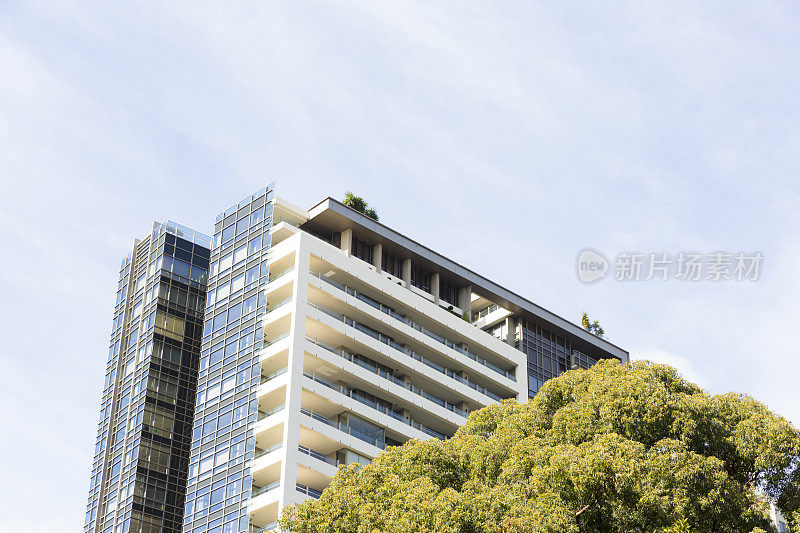 现代公寓大楼对天空，悉尼澳大利亚，复制空间