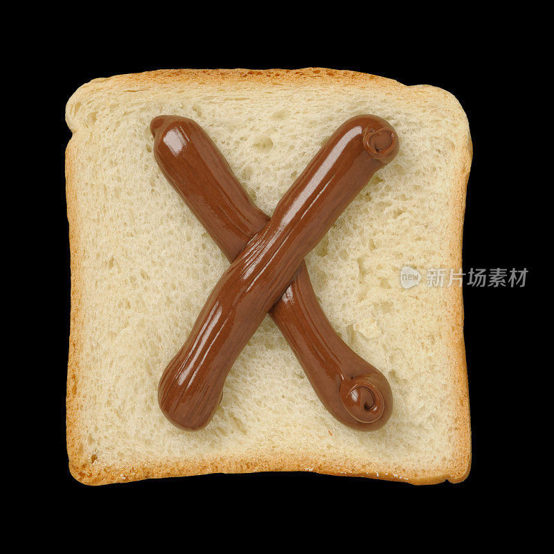 巧克力字母X在锡箔面包片，黑色背景
