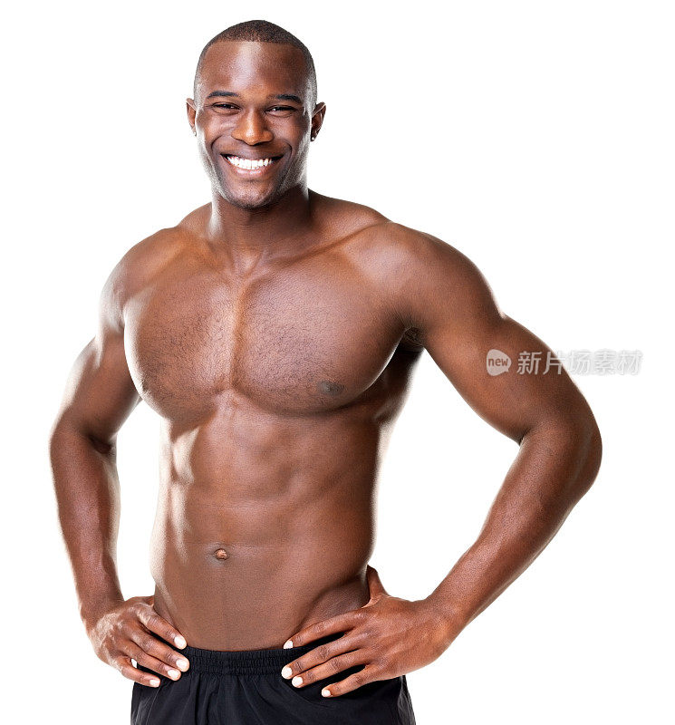 快乐的健美者与肌肉的体格在白色的背景下摆姿势