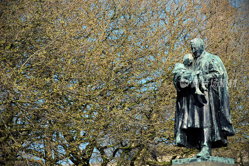利物浦圣乔治大厅花园的雕像