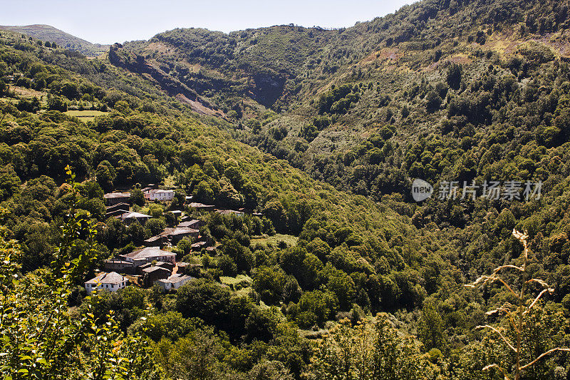 山区的一个小村庄