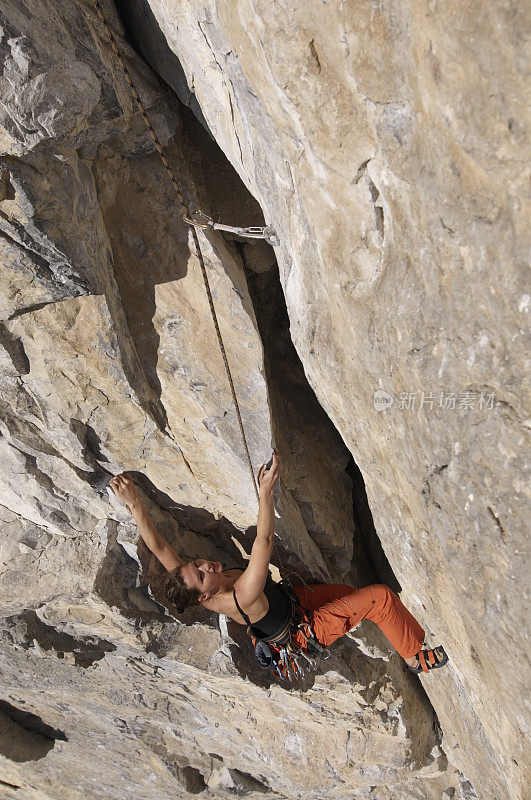 女人freeclimbing