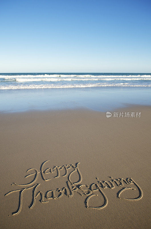 在平滑海滩的感恩节祝福语