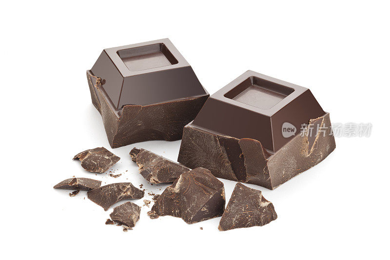 黑巧克力块的孤立照片