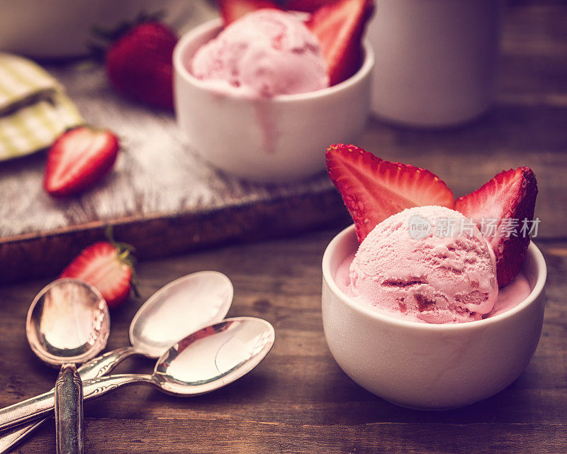 美味的自制草莓冰淇淋