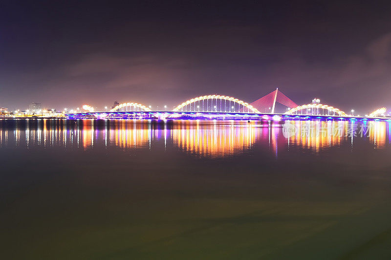 越南岘港宋汉桥夜景