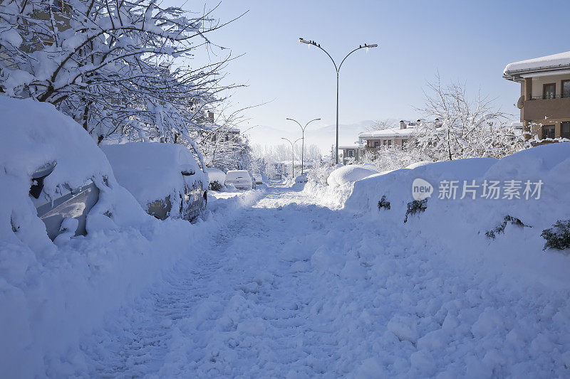 暴风雪过后的街道