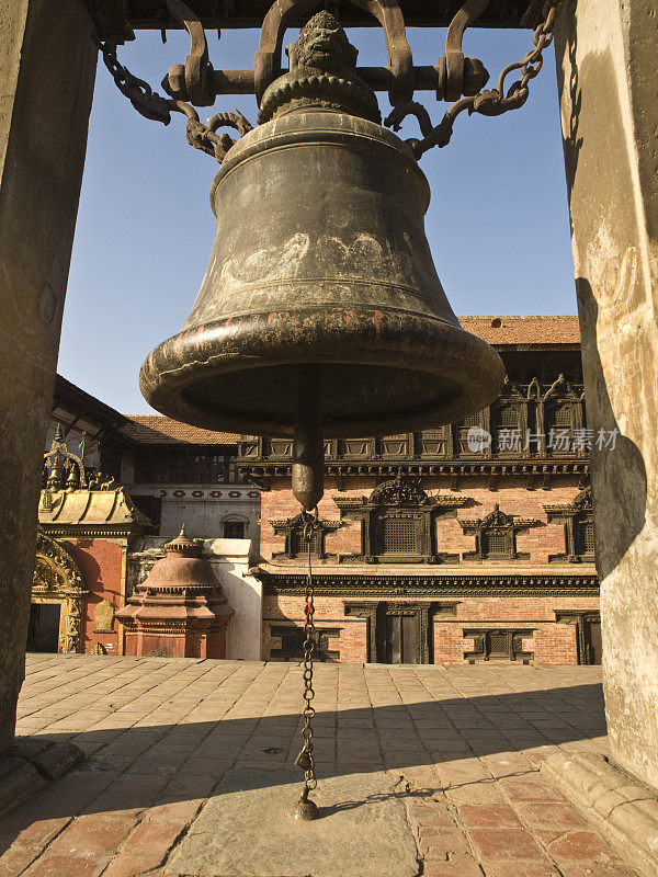 尼泊尔加德满都巴德岗的铜钟