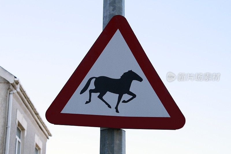 路上有马，警告标志