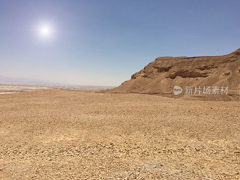 沙漠干燥龟裂泥土沙太阳夏天炎热