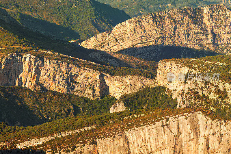 石灰岩岩层