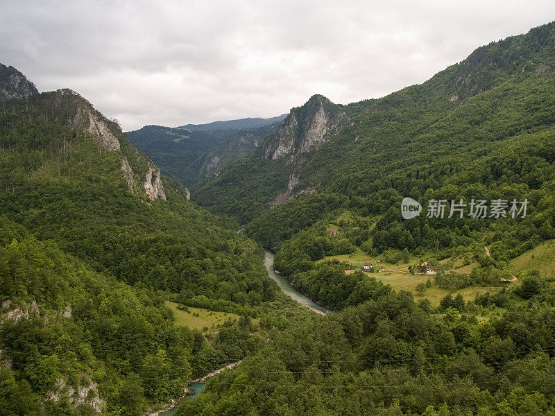 河峡谷