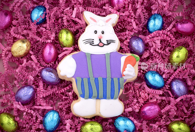 复活节兔子饼干和巧克力蛋糖果