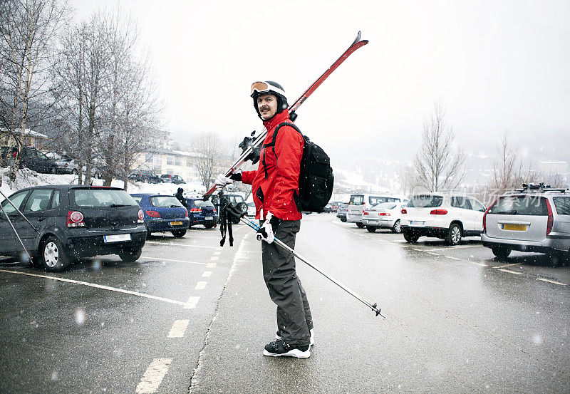 滑雪走