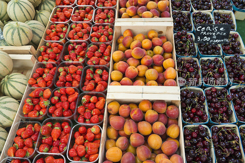 法国普罗旺斯艾克斯周六市场上的水果