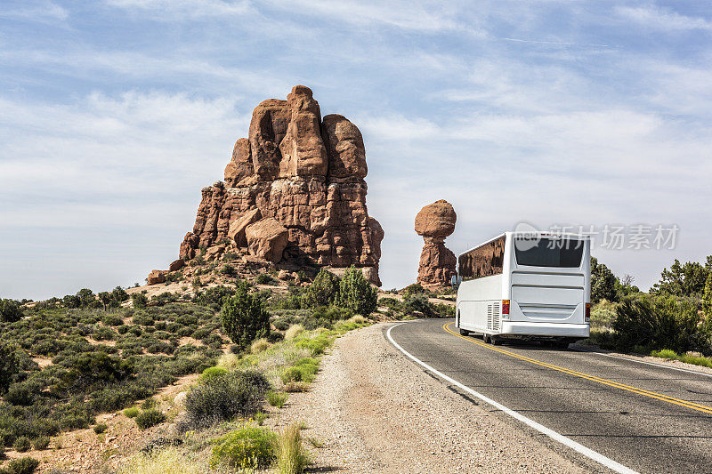 旅游观光旅游巴士拱门国家公园摩押美国犹他州
