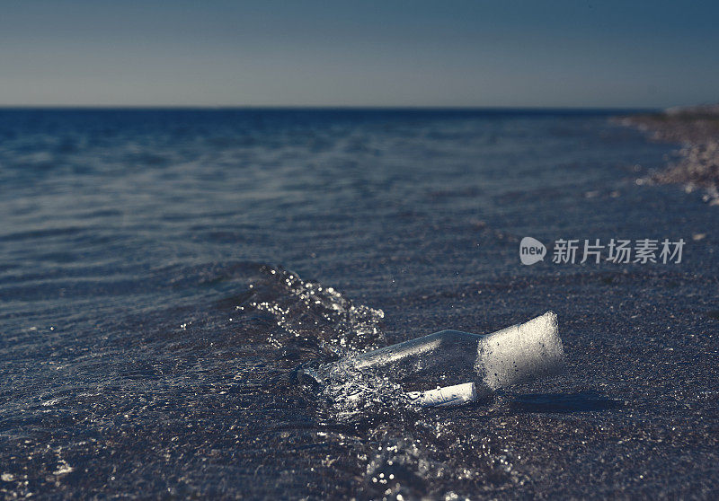 海边的漂流瓶