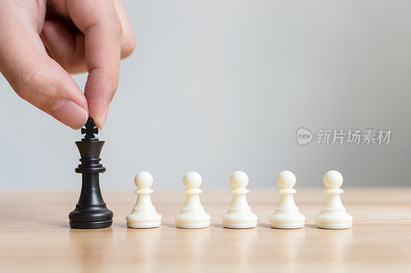 不同的棋子棋盘游戏，领导商业，独特，思考不同，个人和脱颖而出的概念