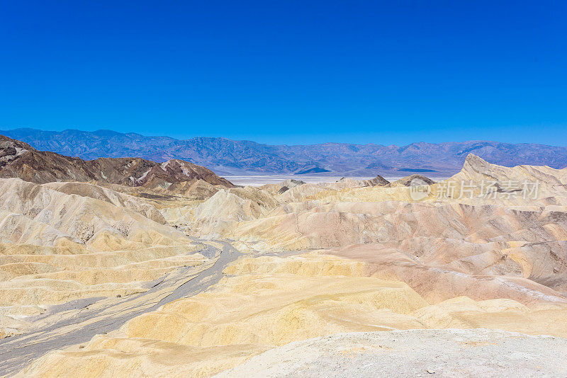 扎布里斯基点-在死亡谷国家公园的彩色山脊和沙丘形成，美国加州