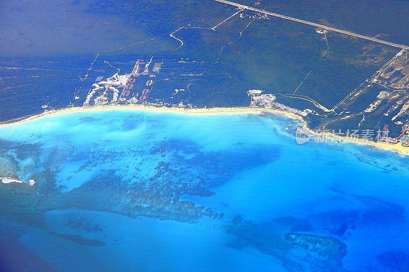 里维埃拉玛雅塔松石海滩鸟瞰图-加勒比热带天堂