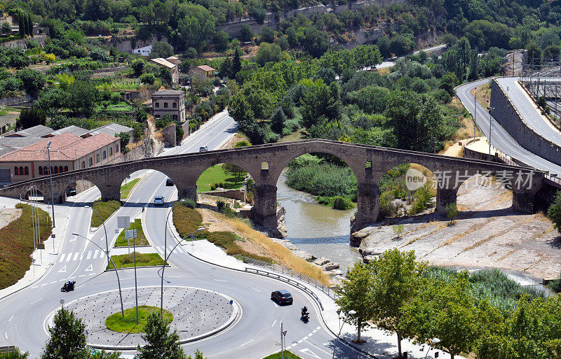 起源于罗马的古桥位于巴塞罗那的曼雷萨