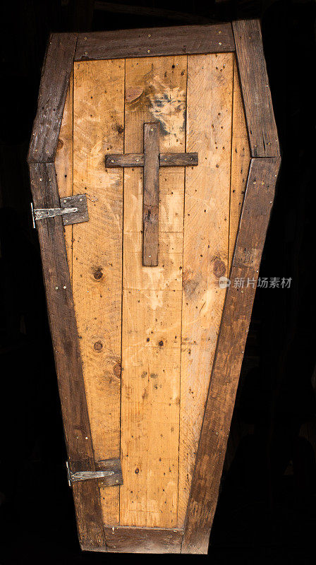 历史上的古董手工棺材与十字架