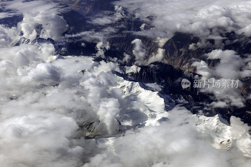 鸟瞰图巴基斯坦山脉，喀喇昆仑，喜马拉雅山，中亚