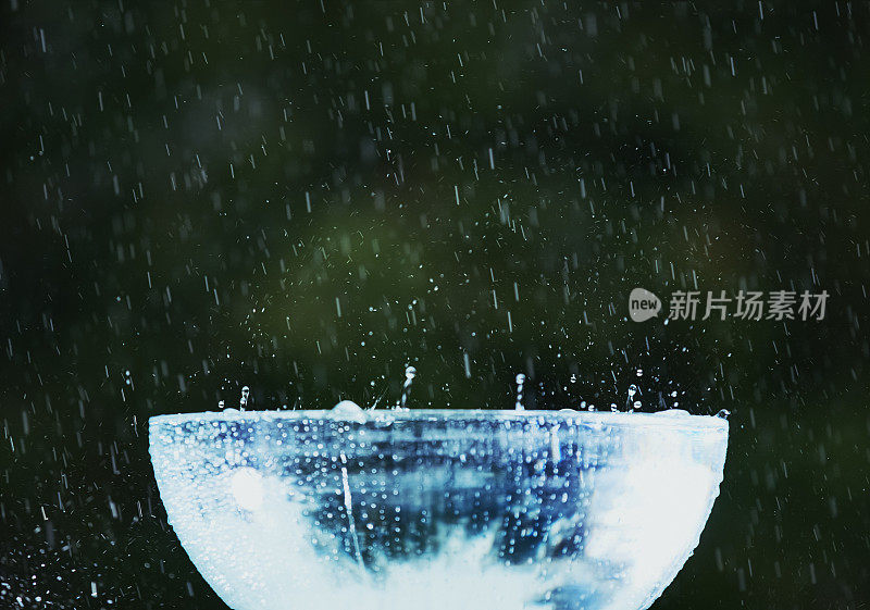 倾盆大雨