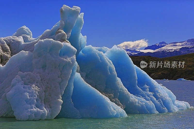 漂浮在阿根廷湖上的冰山和阿普萨拉冰川附近的浮冰-巴塔哥尼亚