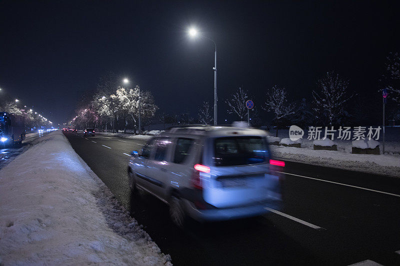 塞尔维亚贝尔格莱德市的雪夜