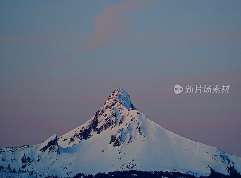 华盛顿山的寒冷黎明