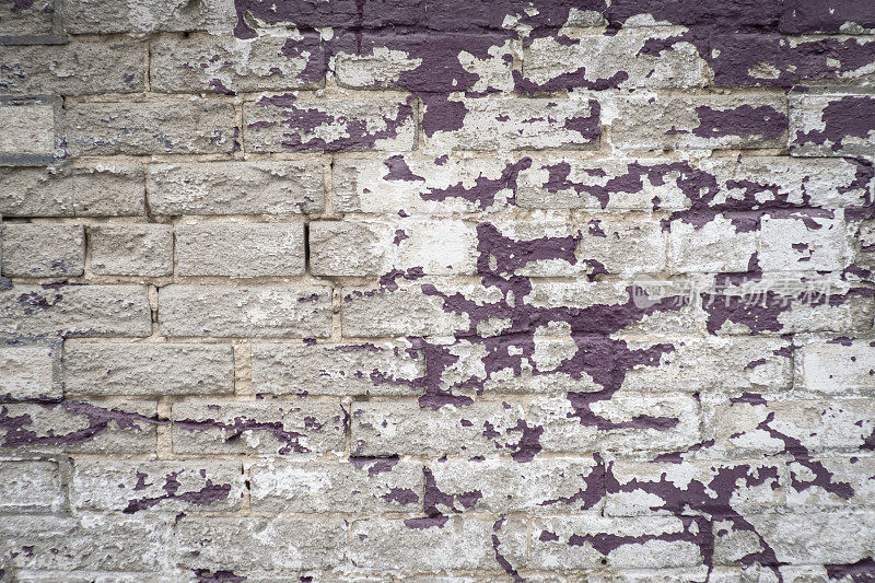 砖墙漆紫褪色
