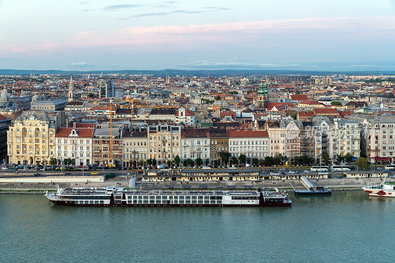 布达佩斯的城市景观和多瑙河岸