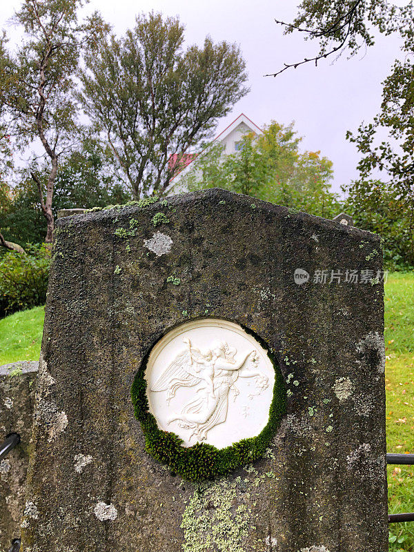 Hvolsvöllur，冰岛:Breiðabólstaðarkirkja乡村教堂墓地