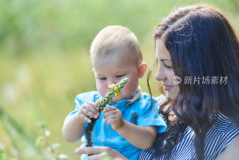 母亲和婴儿