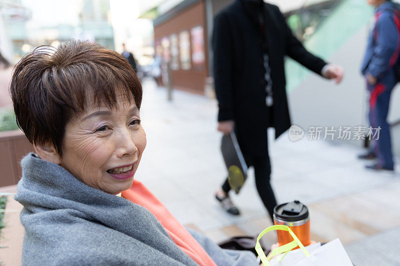 高层女性休假