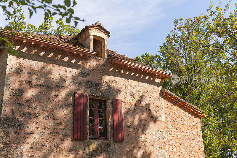 法国西南部的乡村石屋。