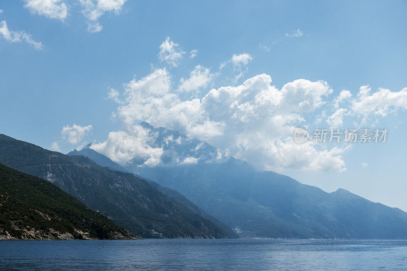 来自大海的阿陀斯山