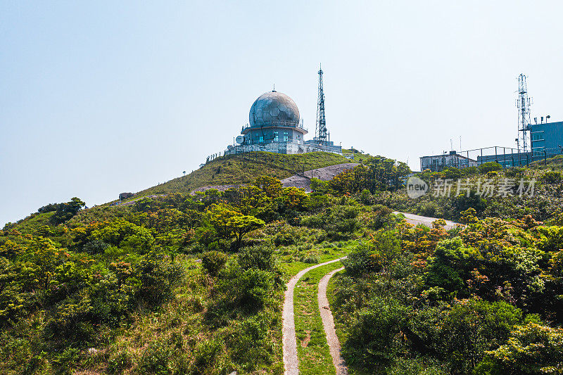 香港山上的互联网和卫星发射塔