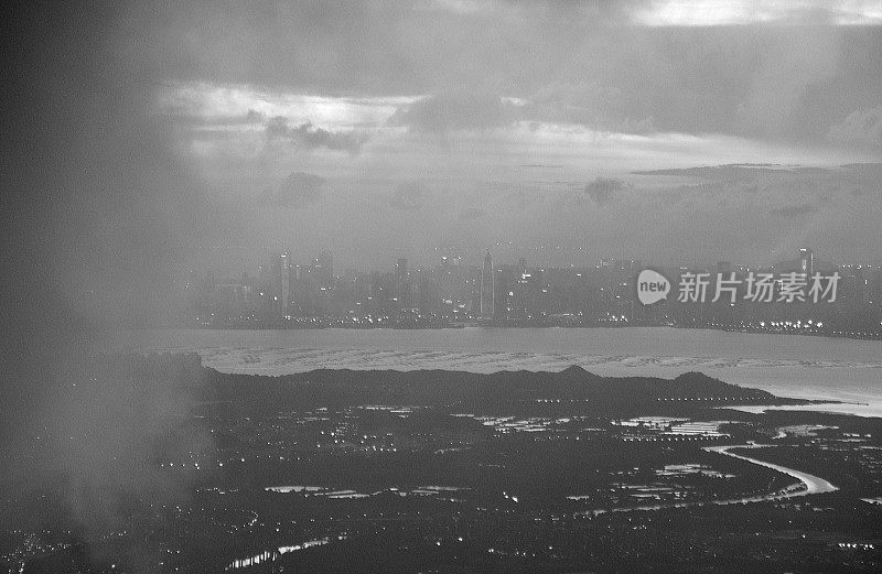 深圳天际线下的云从大帽山，香港