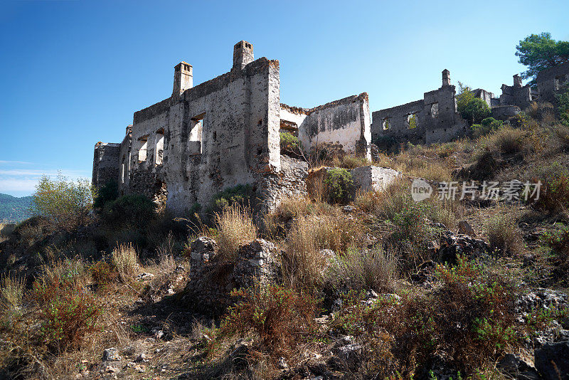 希腊鬼村Kayakoy山坡上的古老废墟