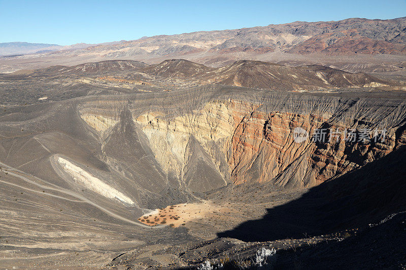 死亡谷的乌比比火山口