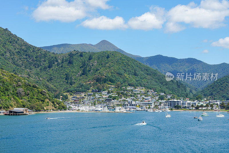 皮克顿港，惠灵顿的景色-皮克顿(岛民库克海峡渡轮)，惠灵顿，新西兰。